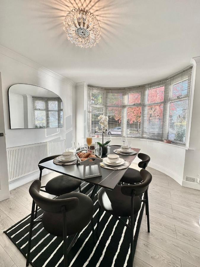 Luxurious Family Home In West Midlands Northfield Eksteriør bilde