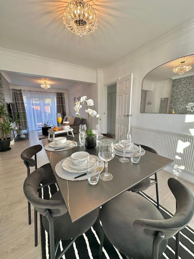 Luxurious Family Home In West Midlands Northfield Eksteriør bilde